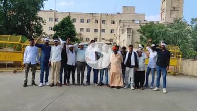 झालरापाटन: आदिवासी भील समाज ने मिनी सचिवालय में प्रदर्शन कर पिपलोदी पीड़ितों के लिए विभिन्न मांगों का जिला कलेक्टर को दिया ज्ञापन