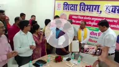 बक्सर: जिला प्रभारी मंत्री नितिन नवीन ने जिला अतिथि गृह में 47 अनुकंपा अभ्यर्थियों को नियुक्ति पत्र बांटे