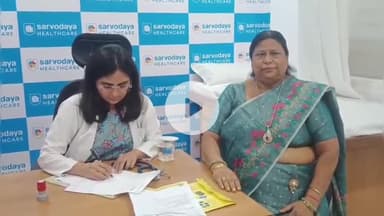 मथुरा: श्री अग्रसेन मानव सेवा मंडल महिला प्रकोष्ठ द्वारा कृष्णा नगर में लगाया गया अग्रसेन जयंती के उपलक्ष्य में निशुल्क कैंप