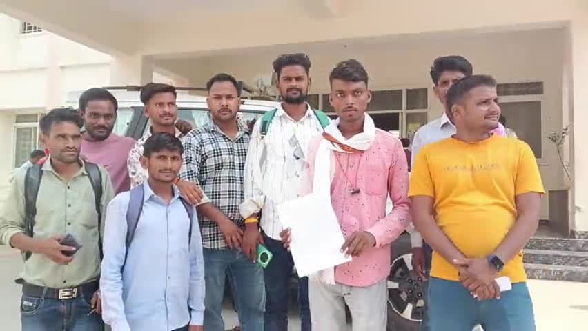 जौरा तहसील के लोकल यूथ सर्वेयरो ने अपनी प्रमुख मांगों को लेकर दिया ज्ञापन 
#joura #morena #kailaras #bhupendra