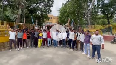 भीलवाड़ा: भीलवाड़ा क्रिकेट एसोसिएशन के खिलाफ खिलाड़ियों का फूटा गुस्सा, कलेक्ट्रेट पर प्रदर्शन कर जिला कलेक्टर को सौंपा ज्ञापन