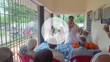 गोरौल: गोरौल के आईवी भवन में पूर्व विधायक की मौजूदगी में दर्जनों लोगों ने जदयू की सदस्यता ली