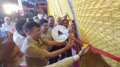 रामपुर: मंगलवार को उत्सव पैलेस में आयोजित रामलीला मंचन का शुभारंभ डीएम और एसपी ने किया