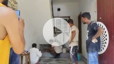 लाडपुरा: रॉयल सन सिटी कॉलोनी में घुसा 5 फीट लंबा ब्लैक कोबरा, परिवार में मचा हड़कंप, किया गया रेस्क्यू