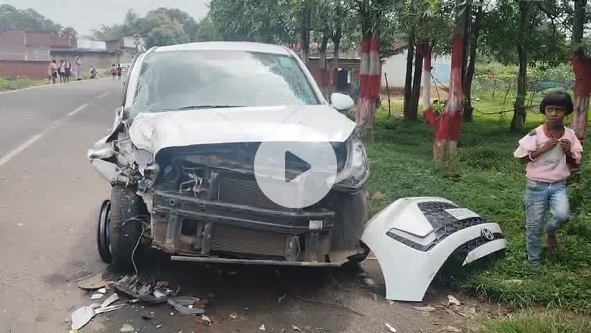 hari pur road budhwa Dangal ke samip ye char pahiya Bhavan durghatna galat hua Hai Kareeb cal Raat 11:00 baje 
dumka jh