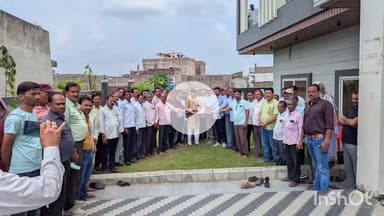 कुरवाई: सीएम हेल्पलाइन की झूठी शिकायत से परेशान पंचायत सचिवों एवं रोजगार सहायकों ने विधायक को सौंपा ज्ञापन