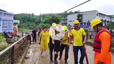 देहरादून: देवभूमि इंस्टीट्यूट पौंधा में फंसे 200 छात्र-छात्राओं का SDRF ने किया रेस्क्यू