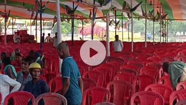 सुपौल: सुपौल के गांधी मैदान में जनता ने नेताओं का कराया इंतजार, मंच पर मंत्री मौजूद रहे, कुर्सियां खाली रहीं