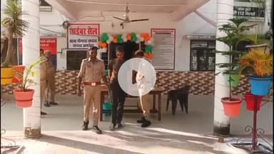 नौगावां सादात: नौगांवि थाना पुलिस ने छेड़छाड़ व अन्य कई धाराओं में फरार चल रहे वारंटी को किया गिरफ्तार