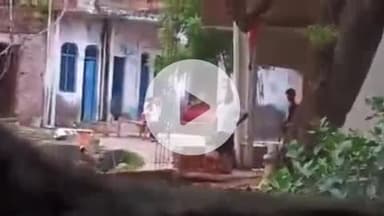 फिरोज़ाबाद: गांव चकरपुर में एक दबंग ने पड़ोसी पर देशी कट्टा तानकर धमकाने का मामला, लाइव वीडियो हुआ वायरल