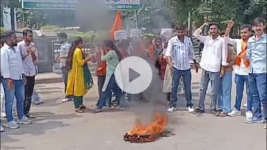 लाडपुरा: मोहनलाल सुखाड़िया विश्वविद्यालय के कुलगुरु द्वारा भ्रामक व आपत्तिजनक बयान देने पर ABVP ने शहीद स्मारक पर किया प्रदर्शन