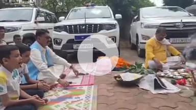 मेदिनीनगर (डालटनगंज): पलामू डीआईजी के आवास पर विधि-विधान से हुई शस्त्र और वाहनों की पूजा