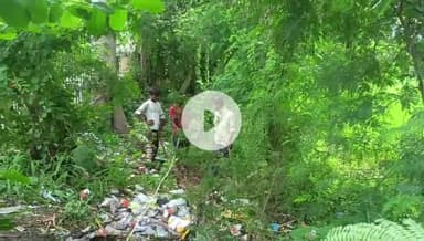 रामपुर: सेंट मेरी स्कूल के सामने की जमीन को नापतोल करने पहुंचे आवास विकास मुरादाबाद के अफसर, साथ में राजस्व की टीम भी थी