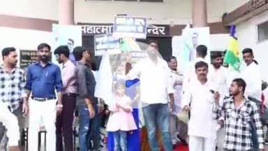 हुज़ूर: भोपाल में संत रामभद्राचार्य के खिलाफ दलित पिछड़ा वर्ग समाज संगठन का प्रदर्शन