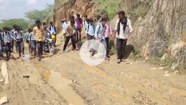 मोडीयाड़ा गांव: कीचड़ भरे रास्तों से स्कूली बच्चों की आवाजाही बाधित, ग्रामीणों ने दी चुनाव बहिष्कार की चेतावनी#jansama