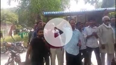 पीपलदा: इटावा सीएडी कार्यालय पर नहरों में पानी की मांग को लेकर किसान संघ का प्रदर्शन, अधिकारी नहीं मिले