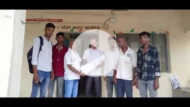 सुपौल: युवा कांग्रेस के बिहार प्रदेश सचिव लक्ष्मण कुमार झा ने रेल प्रबंधक को सौंपा दो सूत्री मांगों का ज्ञापन