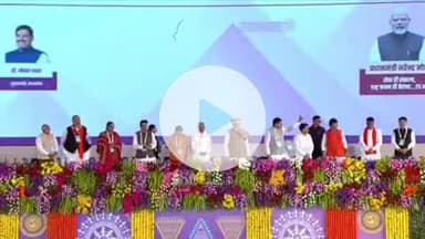 धार: धार जिले के भैसोला में पीएम ने आराधना कलमी को मध्य प्रदेश का एक करोड़वां सिकल सेल स्क्रीनिंग कार्ड प्रदान किया