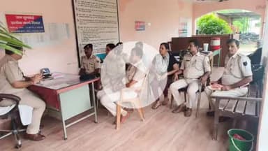 उचकागांव: विधानसभा चुनाव को लेकर उच्चकागांव थाना परिसर में थाना प्रभारी ने की बैठक, पुलिसकर्मियों को दिए निर्देश