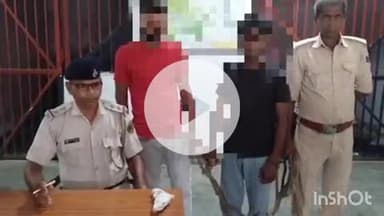 कुचायकोट: पुलिस ने करमैनी गांव के पास से एक देसी कट्टे के साथ दो मोटरसाइकिल सवारों को किया गिरफ्तार