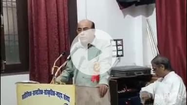 पलिया: गुरु प्रसाद भवन में हिंदी पखवाड़ा के अवसर पर साहित्यकारों ने किया कहानी वाचन, रचनाकारों को किया गया सम्मानित