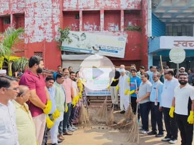 सागर नगर: प्रधानमंत्री नरेंद्र मोदी के जन्मदिन पर पं. दीनदयाल चौराहा एवं बस स्टैंड पर स्वच्छता अभियान