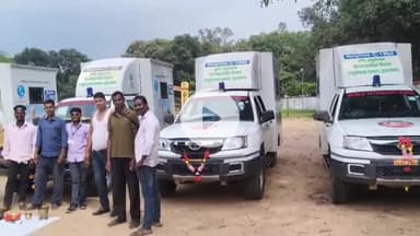 सिमडेगा: शहर के विभिन्न जगहों पर देव शिल्पी भगवान विश्वकर्मा पूजा का आयोजन किया गया