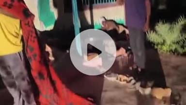 మహబూబ్ నగర్ అర్బన్: మహబూబ్నగర్ మండల పరిధిలోని కోడూరు రైతు వేదిక దగ్గర యూరియా  కొరకు రాత్రి నుంచి పడికాపులు