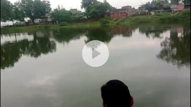 गिरिडीह: पचम्बा दुर्गा स्थान के रानी तालाब में मिला मछुआरे का शव, लोगों ने निकाला बाहर