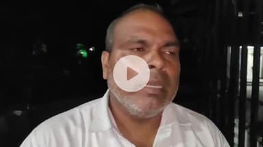 शाहजहांपुर: स्कूली बच्चों ने बीएसए ऑफिस के गेट पर भूख हड़ताल की, पीड़ित की बाइट