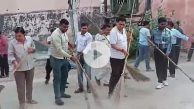 चूरू: गढ़ के पास से भाजपा का 'सेवा पखवाड़ा' शुरू, विधायक ने झाड़ू लगाकर दिया स्वच्छता का संदेश