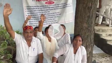 नवादा: नवादा के सिविल सर्जन कार्यालय के पास चार दिवसीय धरना पर बैठे अरवल एनएम, 14 सूत्री मांग को लेकर