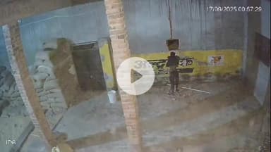 मंझनपुर: मंगौरा गांव के खाद-बीज गोदाम में चोरी, नकाबपोश बदमाशों ने सेंधमारी कर नकदी-सामान चुराया, सीसीटीवी में कैद