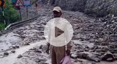 नंदप्रयाग: नंदप्रयाग के पास बद्रीनाथ राष्ट्रीय राजमार्ग भारी बारिश से मलबा आने के कारण अवरुद्ध, आवागमन में हो रही परेशानी
