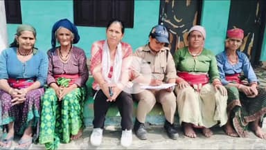 भटवाड़ी: मनेरी थाना पुलिस ने भटवाड़ी के नाल्ड सहित विभिन्न गांवों में पहुंचकर वरिष्ठ नागरिकों की कुशलक्षेम पूछी और हाल-चाल जाना