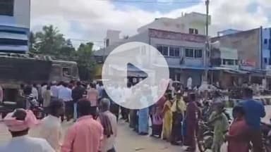 జడ్చర్ల: జడ్చర్ల పట్టణంలో యూరియా కొరతతో రైతులు ఆందోళన