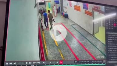 इटावा: जिला अस्पताल के डॉक्टरों और स्टाफ में पुलिस द्वारा किए गए व्यवहार को लेकर नाराजगी, 1 घंटे ओपीडी रही बंद