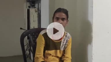 रफीगंज: शहर के कासमा शिवगंज बस स्टैंड से भटकती हुई एक गुंगी महिला को पुलिस ने थाने लाया