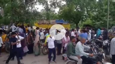 सतना ITI खाद गोदाम में खाद लेने को लेकर किसानों में धक्का-मुक्की, पुलिस ने मौके पर पहुंचकर व्यवस्था संभाली