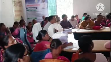 घाघरा: घाघरा ब्लॉक परिसर के सभागार में बीएलओ कर्मियों को दिया गया एक दिवसीय प्रशिक्षण