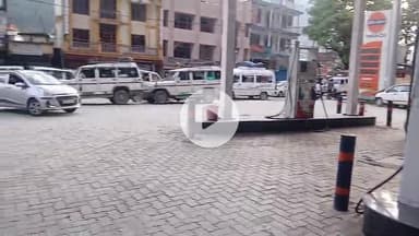 जोशियाड़ा: देहरादून और ऋषिकेश से सड़क मार्ग बंद, जनपद मुख्यालय सहित अन्य स्थानों पर खाद्य एवं आवश्यक वस्तुओं की सप्लाई चैन ठप