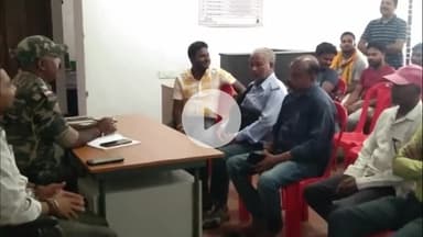 पीरटांड: पीरटांड़ के खुखरा थाना परिसर में दुर्गापूजा की शांति और सुरक्षा के लिए शांति समिति की बैठक आयोजित