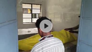 लोहरदगा: सेन्हा ठाकुर बाडी के पास सड़क दुर्घटना में युवक की मौत, बड़े भाई ने रोते हुए किया अंतिम संस्कार