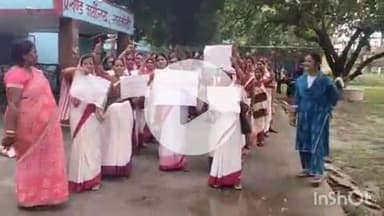 नावकोठी: पोषण माह पर नावकोठी में आंगनबाड़ी सेविकाओं ने निकाली जागरूकता रैली, सीडीपीओ ने दिखाई हरी झंडी