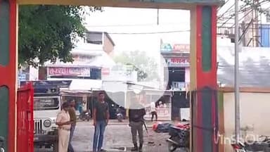 कुचायकोट: सासामुसा NH-27 दाहा नदी पुल के पास अज्ञात वाहन की टक्कर से मोटरसाइकिल सवार जख्मी