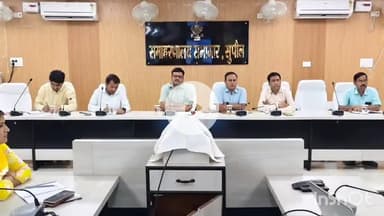 सुपौल: अपर समाहर्ता की अध्यक्षता में बाढ़ से पूर्व तैयारी को लेकर लहटन चौधरी सभागार में समीक्षा बैठक