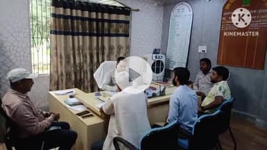 घाघरा: मतदाता सूची पुनरीक्षण को लेकर घाघरा बीडीओ ने राजनीतिक दल के लोगों के साथ कार्यालय में की बैठक