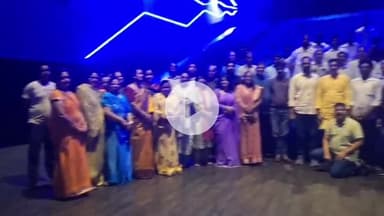 भीलवाड़ा: भीलवाड़ा विधानसभा के भाजपाइयों ने पीएम मोदी के जीवन पर आधारित डॉक्यूमेंट्री फिल्म 'चलो जीते हैं' का पहला शो देखा