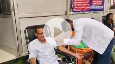 रूड़की: रुड़की कोतवाली में आयोजित रक्तदान शिविर, पुलिस और पत्रकारों ने भी किया रक्तदान