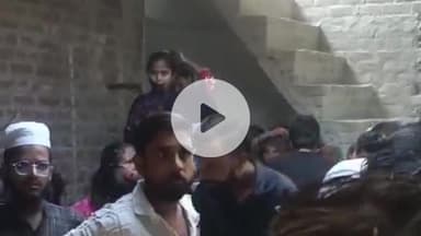 शाहजहांपुर: चौक कोतवाली क्षेत्र के जिया खेल मोहल्ले में गैस सिलेंडर में आग लगने से एक बच्चा झुलसा